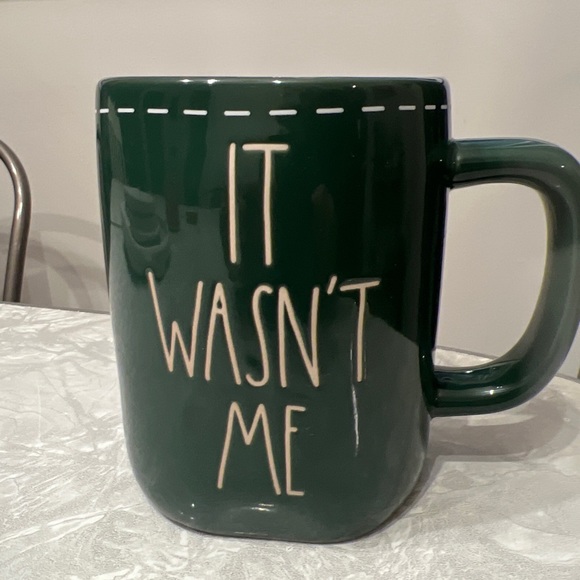 New Rae Dunn IT WASN'T ME Mug RARE Green Nice Big Mug Artisan Collection - Picture 3 of 5